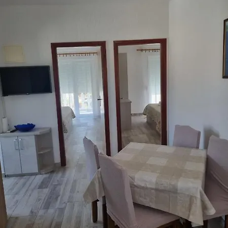 Ljubica & Ante Paparic Apartmán *